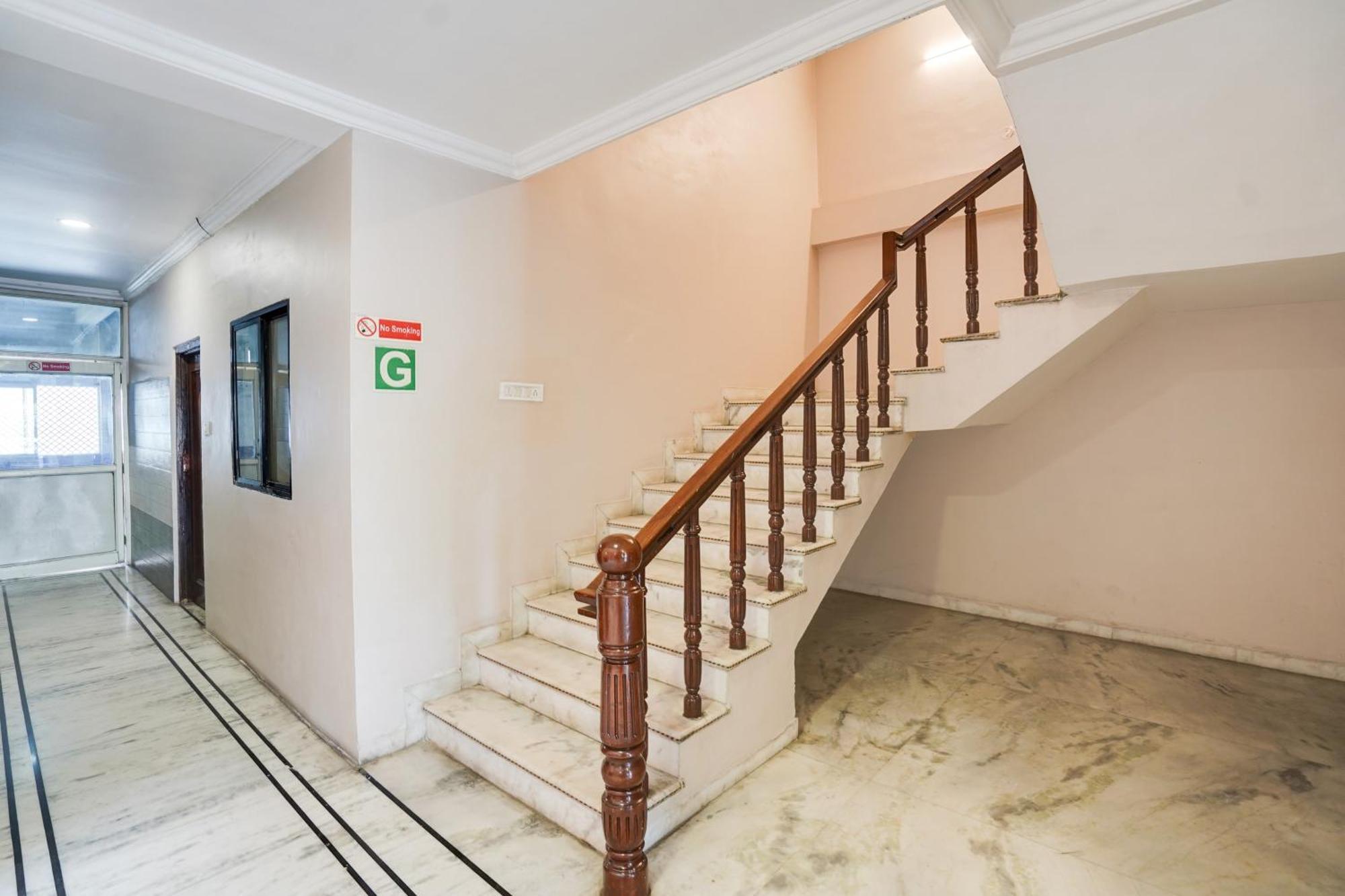 Super Hotel O Pithampur Formerly Ganga Residency Akolia Buitenkant foto