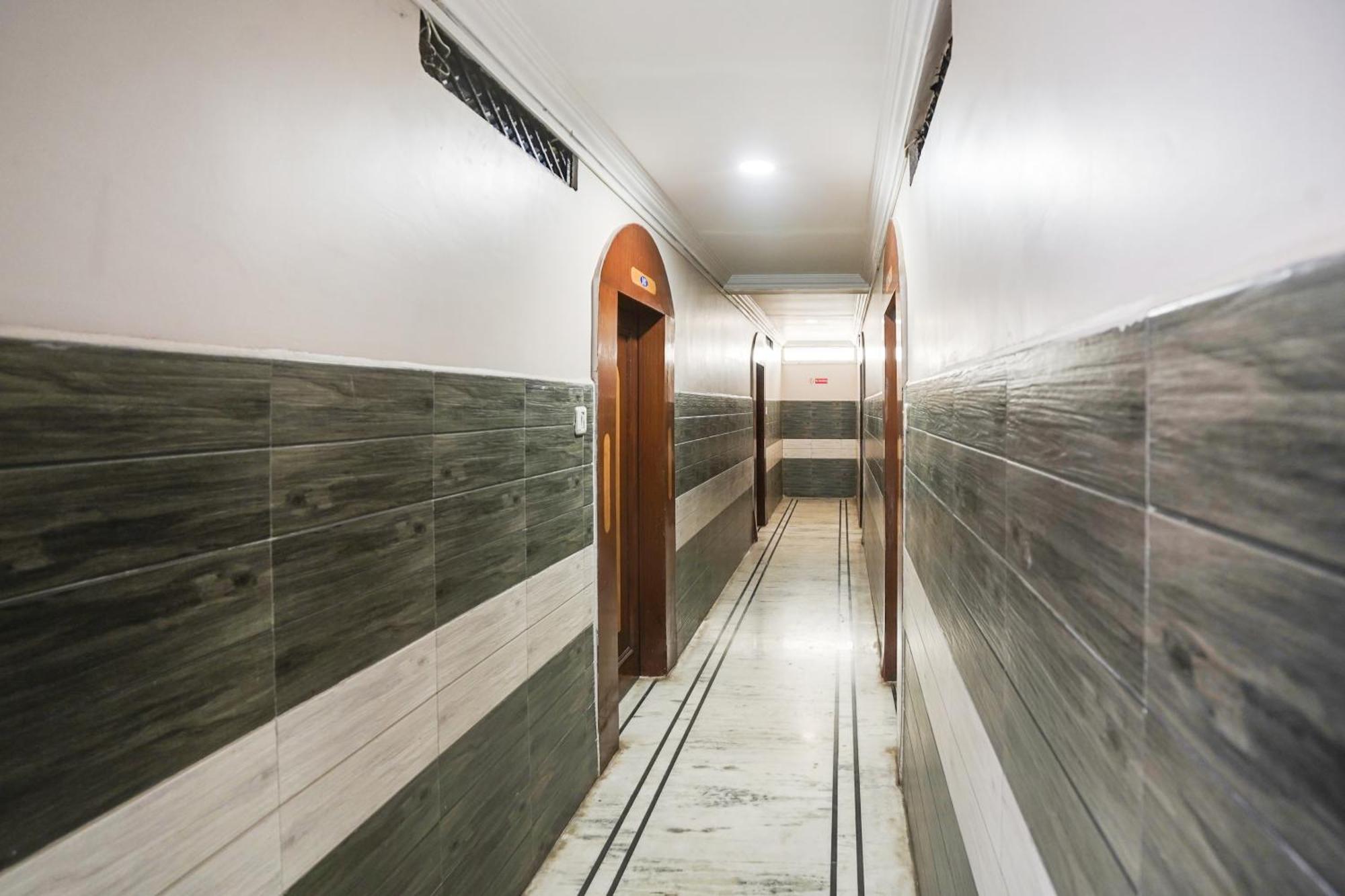 Super Hotel O Pithampur Formerly Ganga Residency Akolia Buitenkant foto