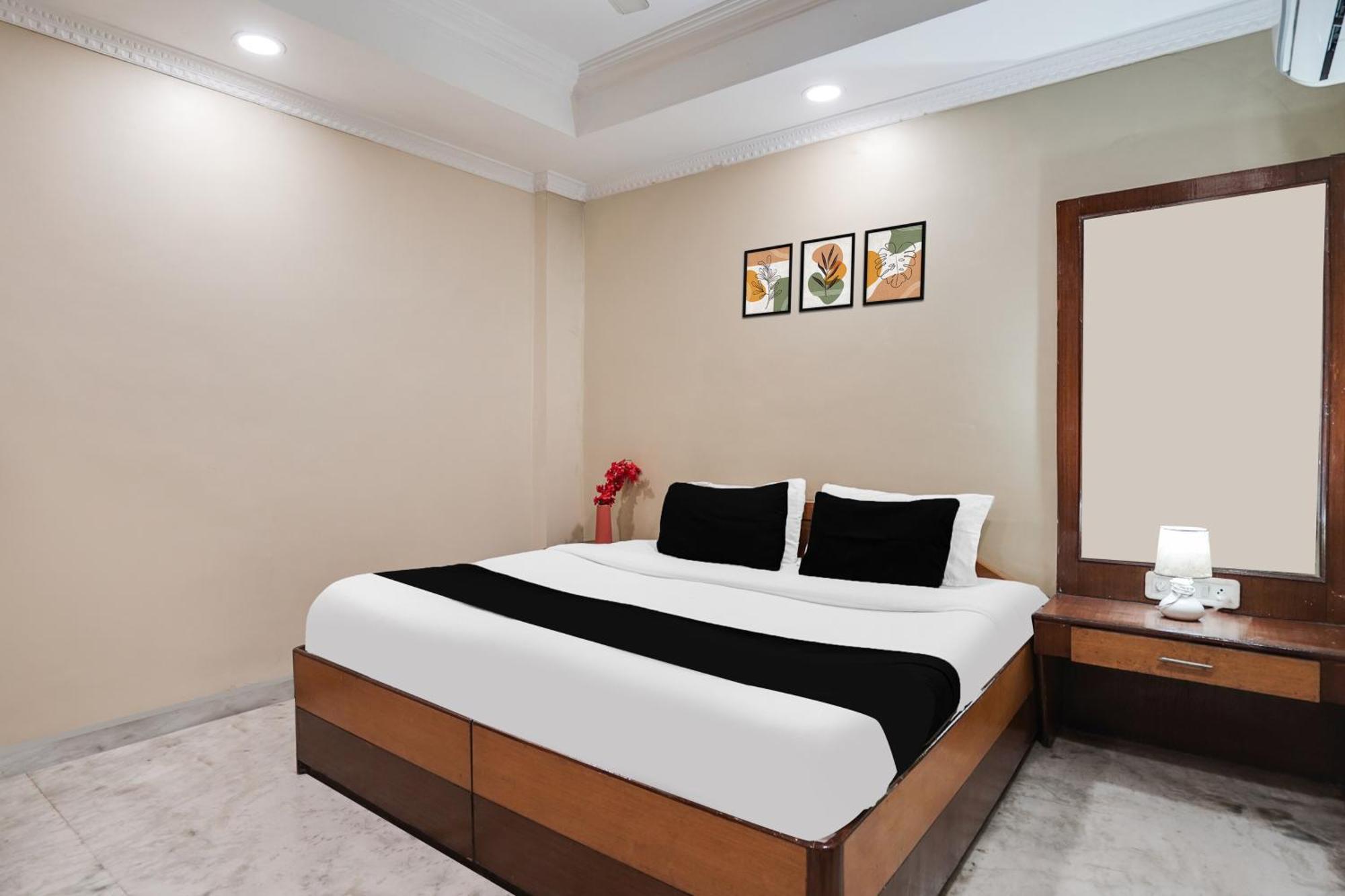 Super Hotel O Pithampur Formerly Ganga Residency Akolia Buitenkant foto